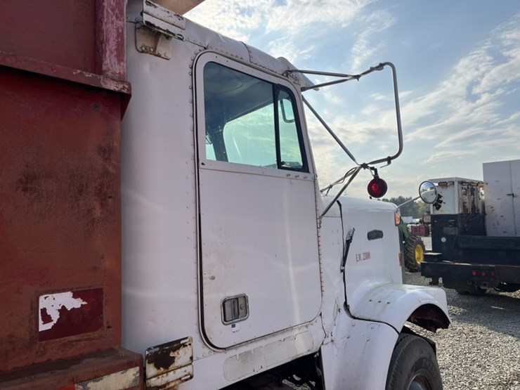 #5001-•-1988-freightliner-mb80-tandem-axle-dump-truck-image-26