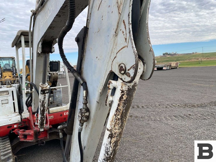 takeuchi-tb135-image-15