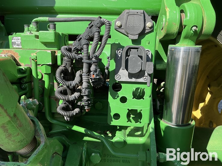 2011-john-deere-8235r-image-17