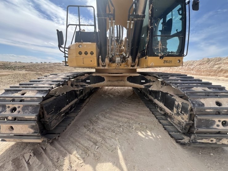 2021-caterpillar-395-image-14