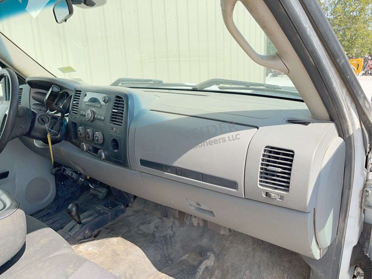 2012-chevrolet-3500-image-37