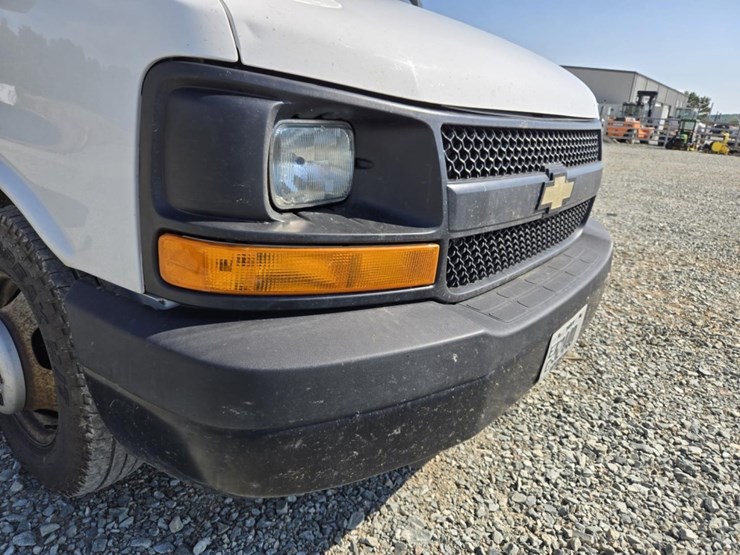 #5013-•-2015-chevrolet-4500-box-truck-image-9