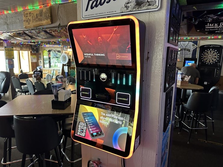 #100-•-waterfront-pub-with-4-bed/2-bath-apartment-image-47