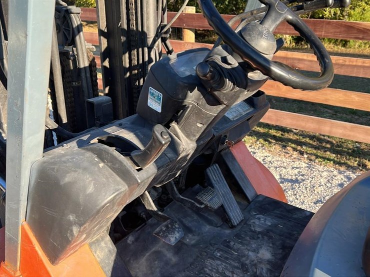 2005-toyota-7fgu25-image-15