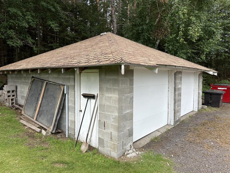 #100-•-waterfront-pub-with-4-bed/2-bath-apartment-image-117