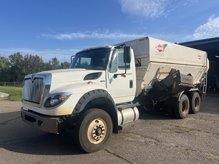 2011-international-7600-image-1