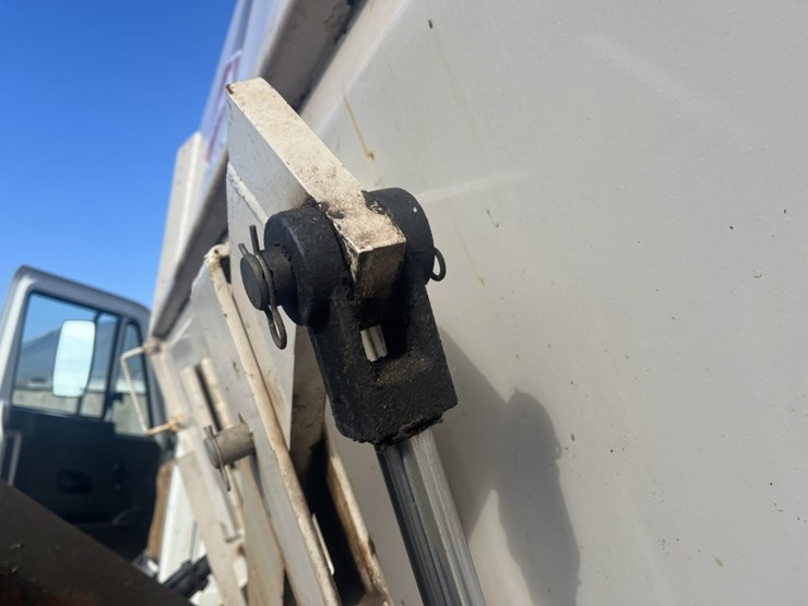 2011-international-7600-image-49