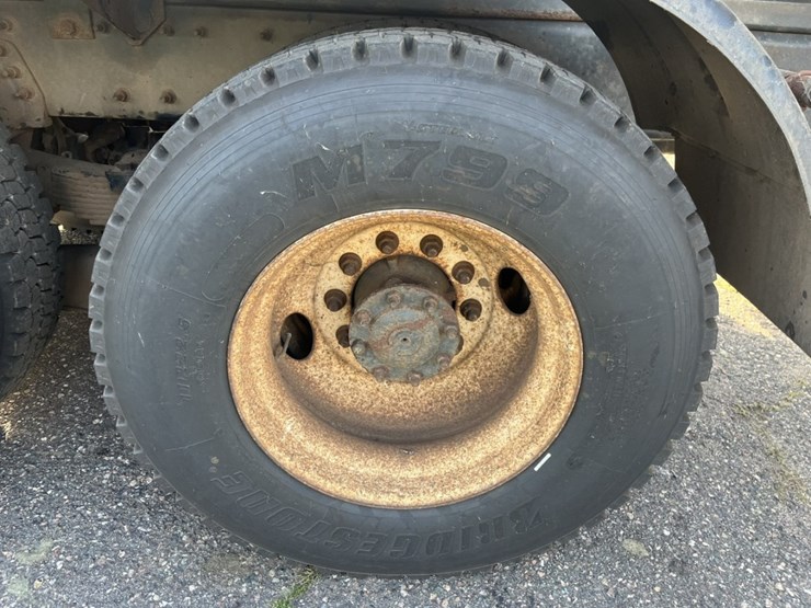 2011-international-7600-image-139