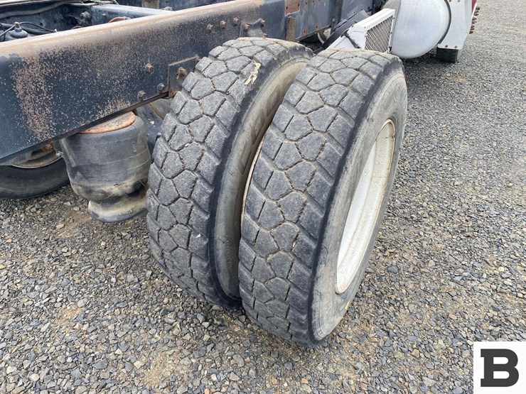 2003-peterbilt-330-image-17