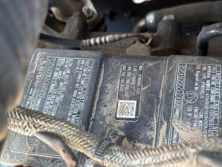 2022-takeuchi-tb240-image-63