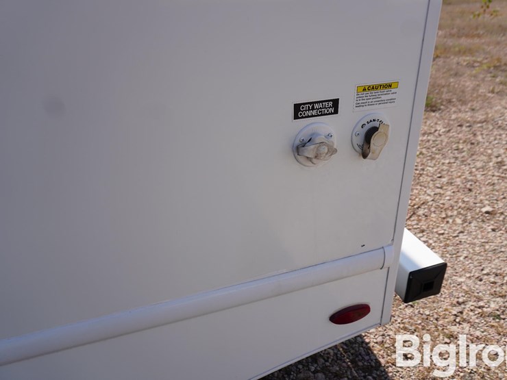 2022-ford-e350-image-13