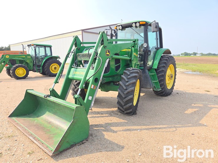 2007-john-deere-7330-premium-image-1