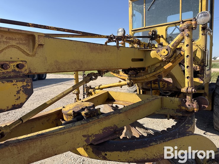 caterpillar-12-image-19