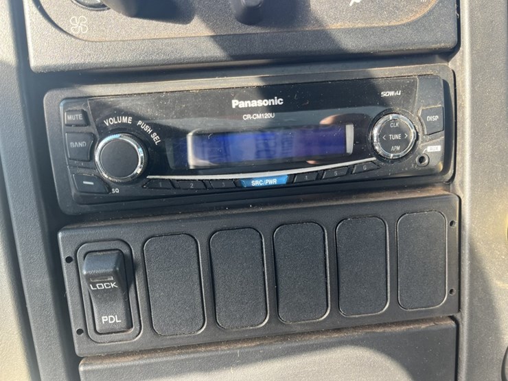 2011-international-7600-image-125