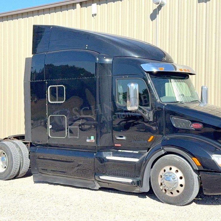 2017 PETERBILT 579