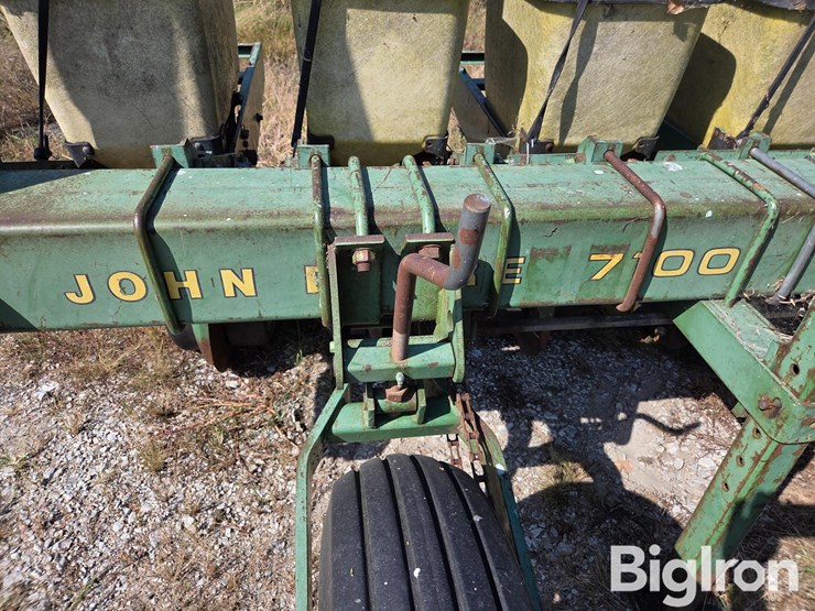 john-deere-7100-image-10