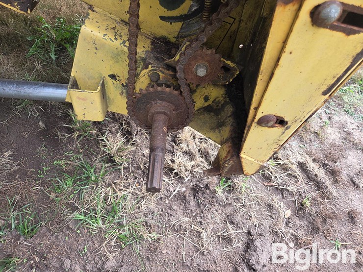 1977-new-holland-tr70-image-16