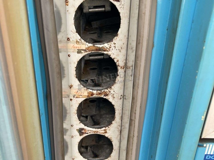 vintage-vendolator-pepsi-vending-machine-image-10