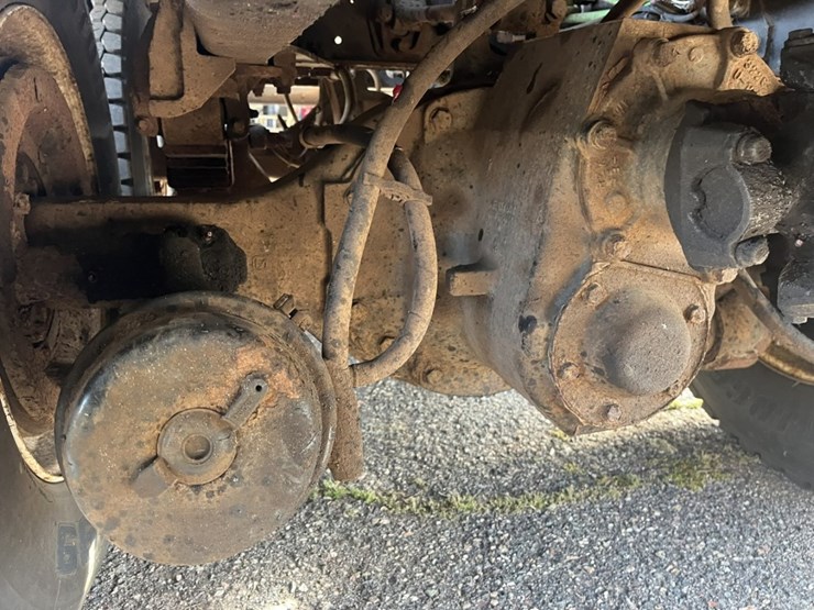 2011-international-7600-image-95