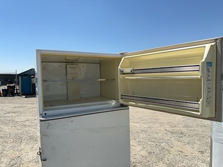 lot#--kelvinator-refrigerator-image-2