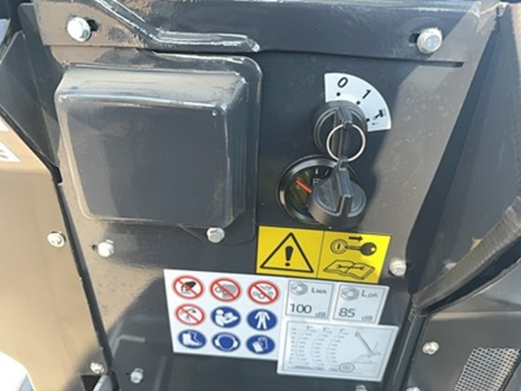 lot#--hercules-h130-mini-wheel-loader-with-fork-and-bucket-attachment-image-4