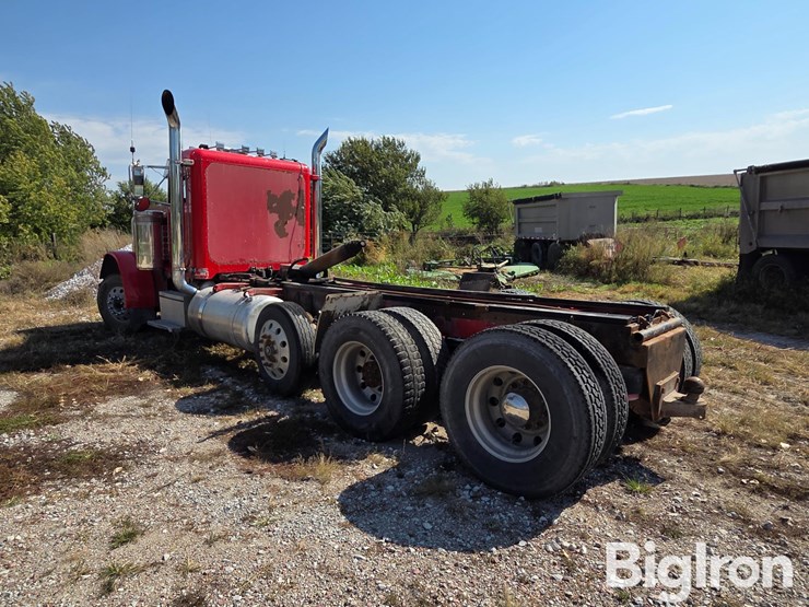 2001-peterbilt-379-image-7