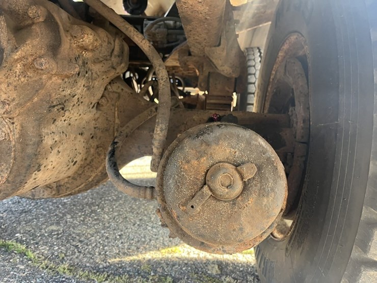 2011-international-7600-image-109