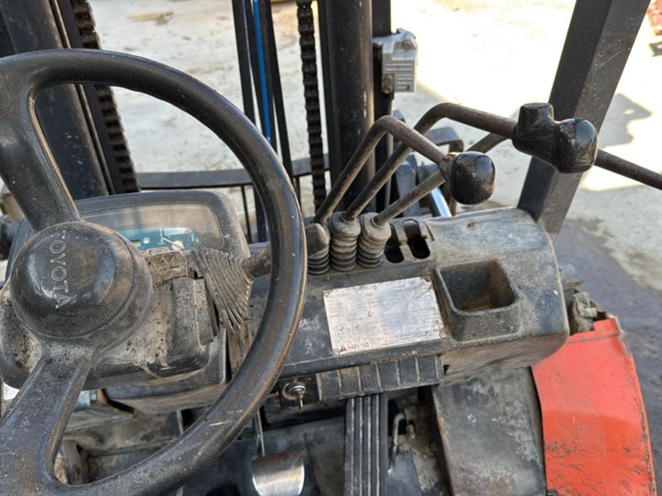 2002-toyota-7fgu35-image-29