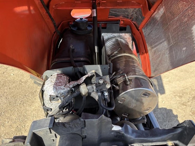 2021-kubota-l4701d-image-38