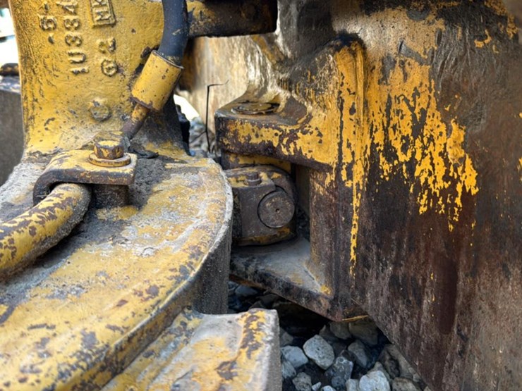 caterpillar-d4h-image-29