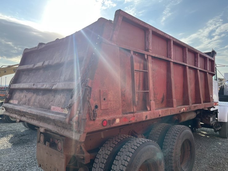#5001-•-1988-freightliner-mb80-tandem-axle-dump-truck-image-21