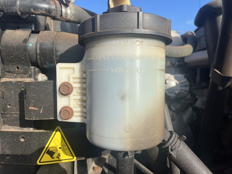 2011-international-7600-image-10