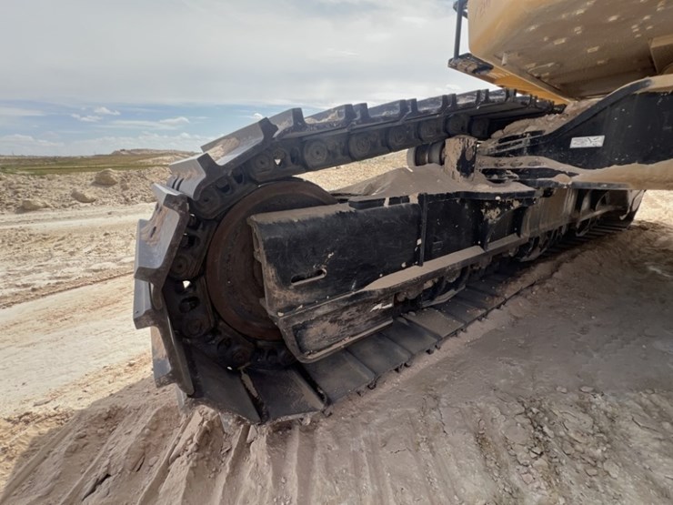 2021-caterpillar-395-image-15