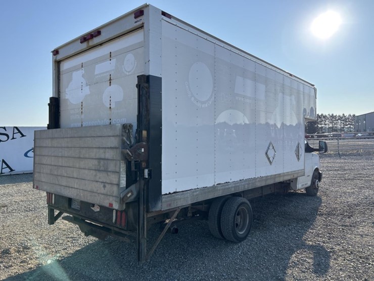 #5013-•-2015-chevrolet-4500-box-truck-image-5