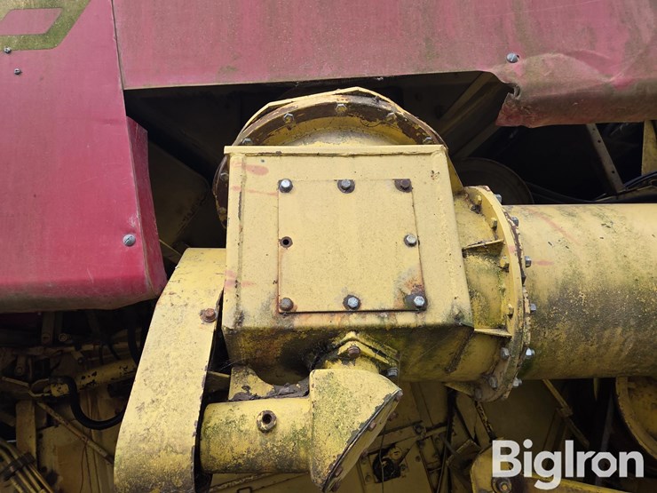 1977-new-holland-tr70-image-15