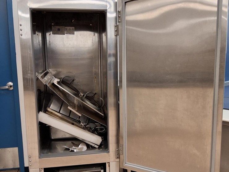 2004-delfield-refrigerator-commercial-image-3