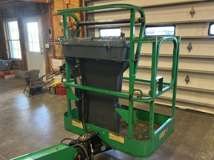 2017-jlg-e400a-image-21