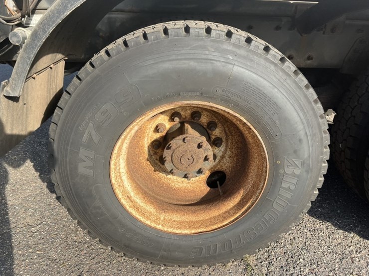 2011-international-7600-image-133