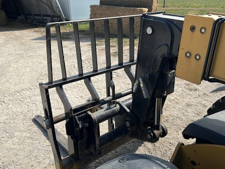 #102-•-2015-cat-th225c-telehandler-image-26