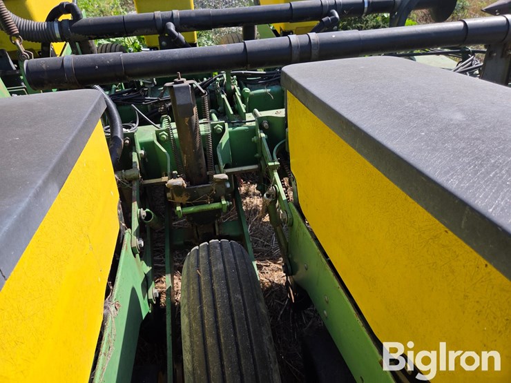 john-deere-7200-image-10