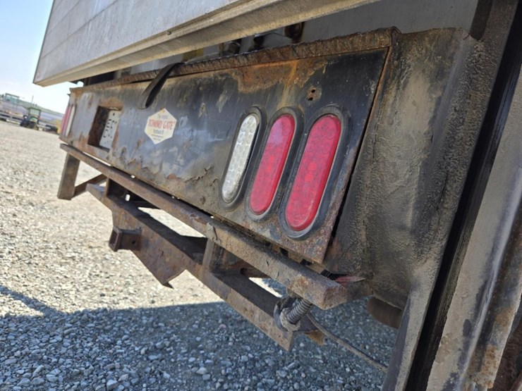 #5013-•-2015-chevrolet-4500-box-truck-image-31