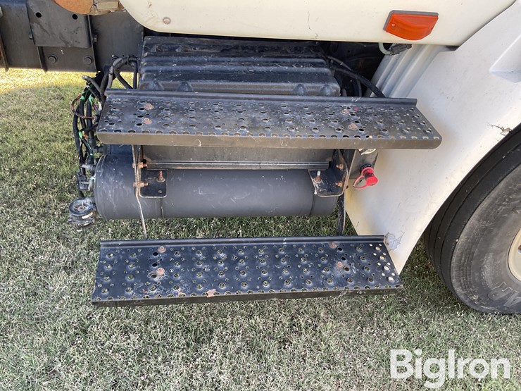 2005-international-8600-image-18