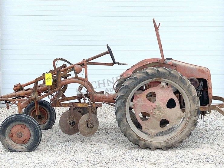 allis-chalmers-model-g-tractor-w/-implements-image-4