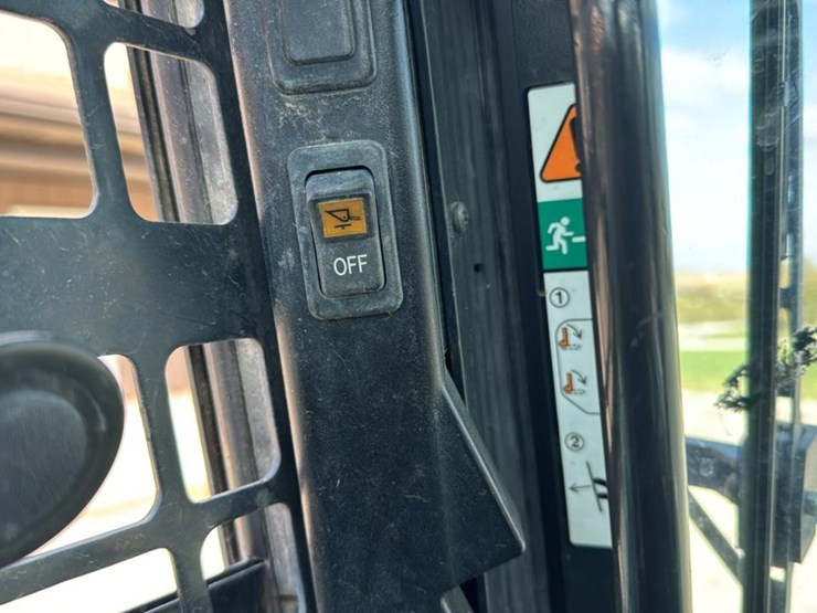 2020-bobcat-t870-image-33