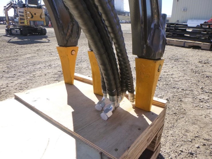 caterpillar-306-image-6