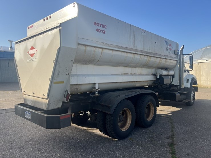 2011-international-7600-image-5