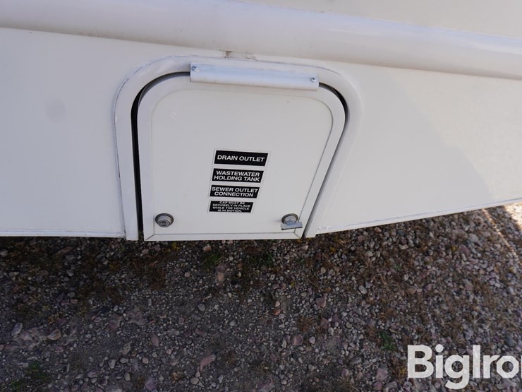 2022-ford-e350-image-17