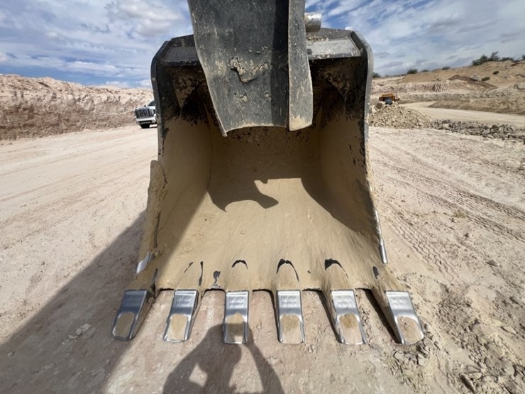 2021-caterpillar-395-image-11