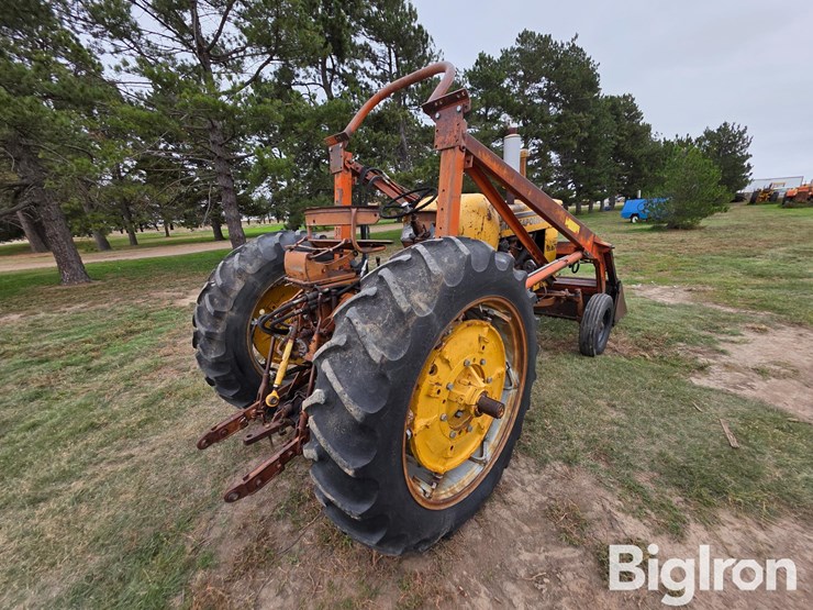 1965-minneapolis-moline-m670-image-5