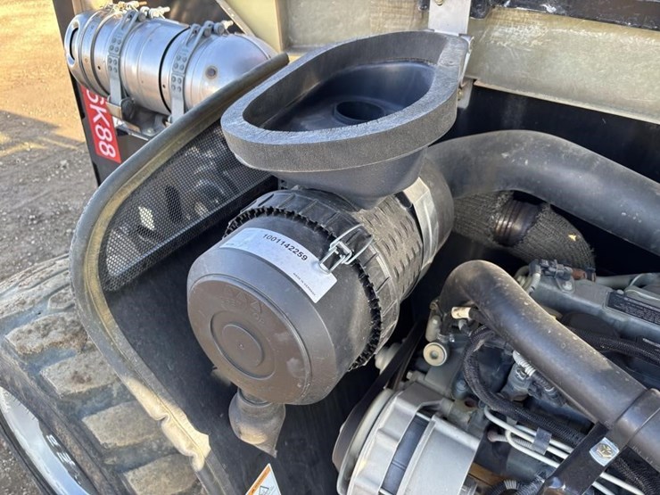 2017-jlg-g5-18a-image-46